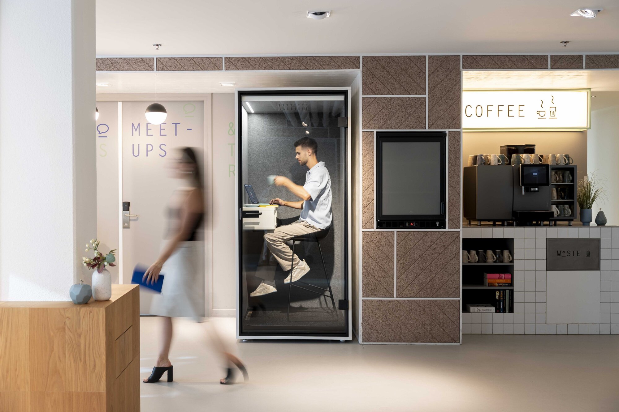 Poddies work in silence - Hotel Casa Amsterdam.